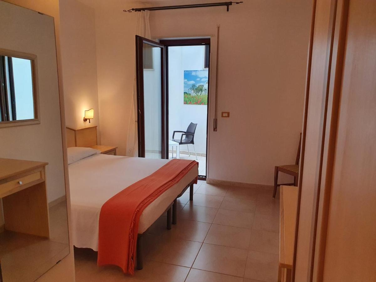Hotel Corallo Torre Santa Sabina Dış mekan fotoğraf