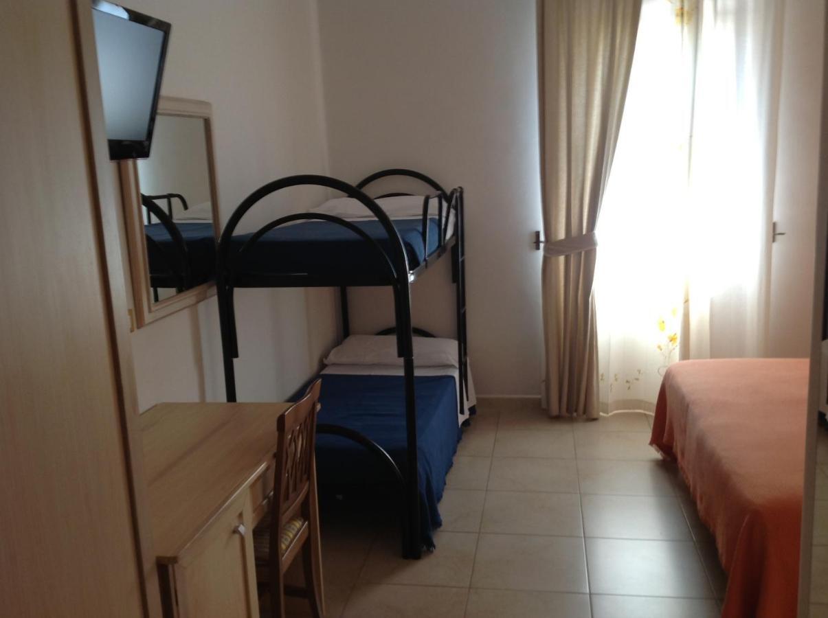 Hotel Corallo Torre Santa Sabina Oda fotoğraf